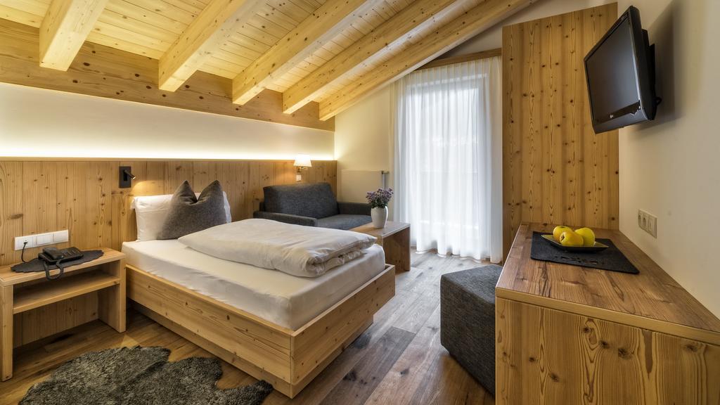 Hotel Moritz Dobbiaco Bagian luar foto