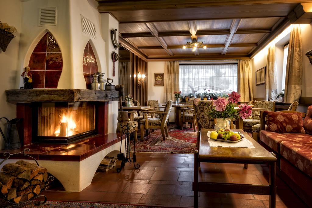 Hotel Moritz Dobbiaco Bagian luar foto