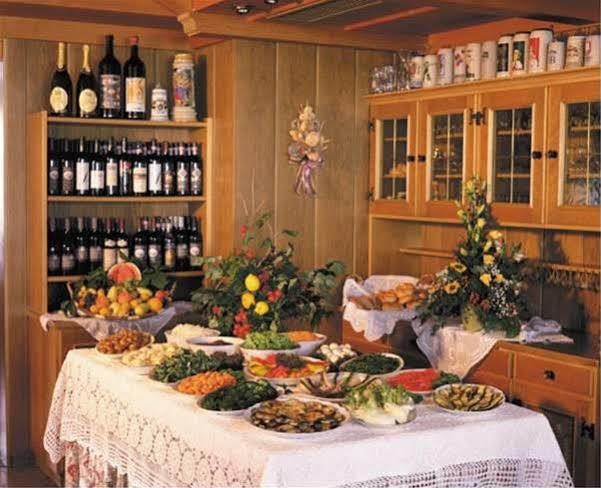 Hotel Moritz Dobbiaco Bagian luar foto