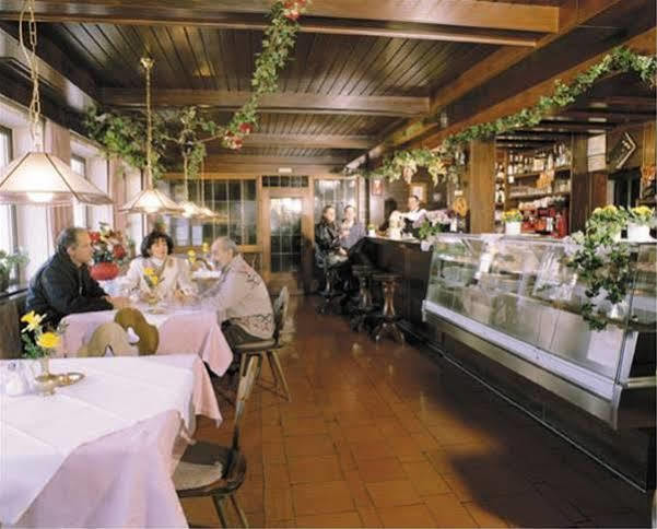 Hotel Moritz Dobbiaco Bagian luar foto