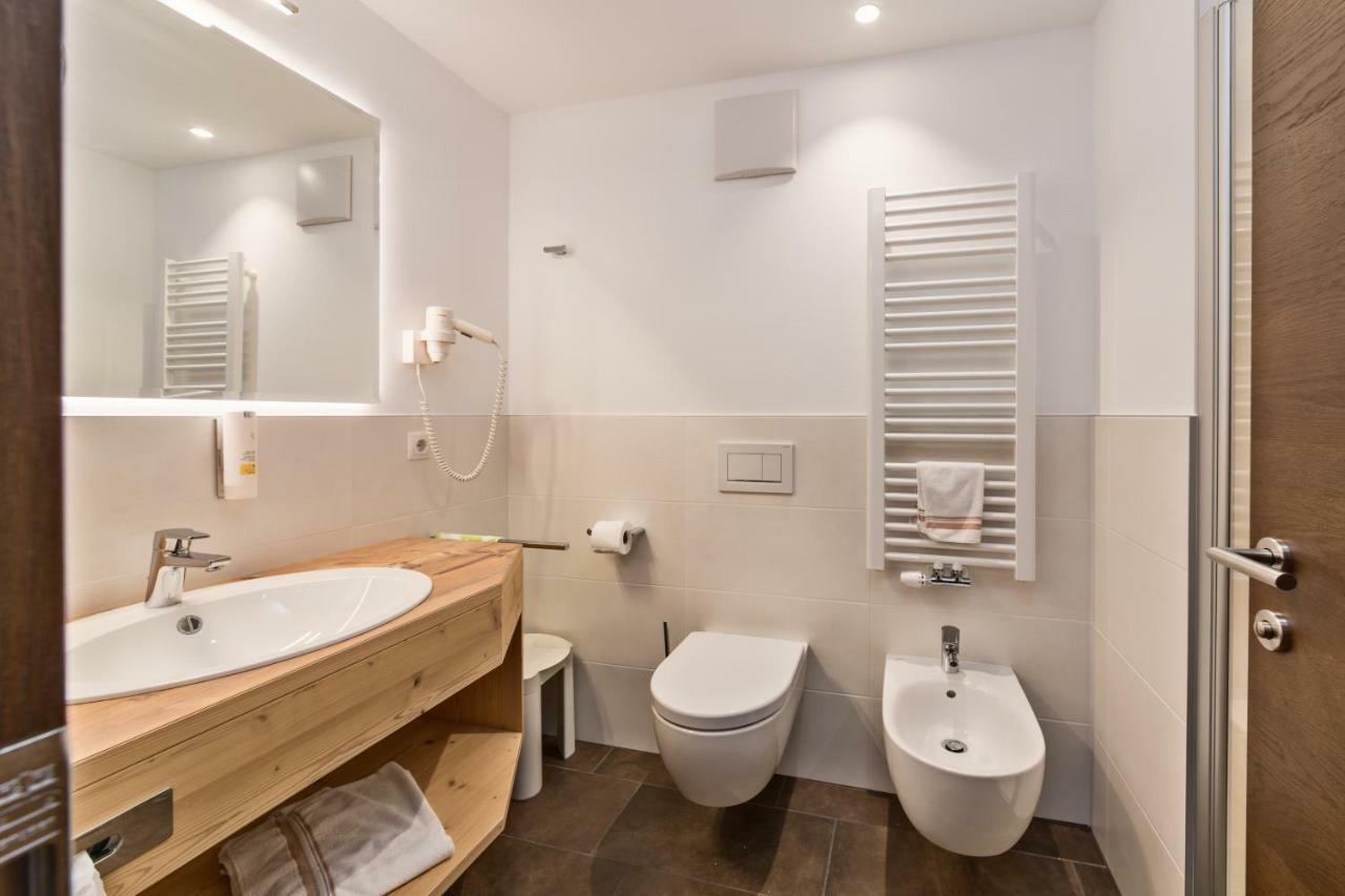 Hotel Moritz Dobbiaco Bagian luar foto