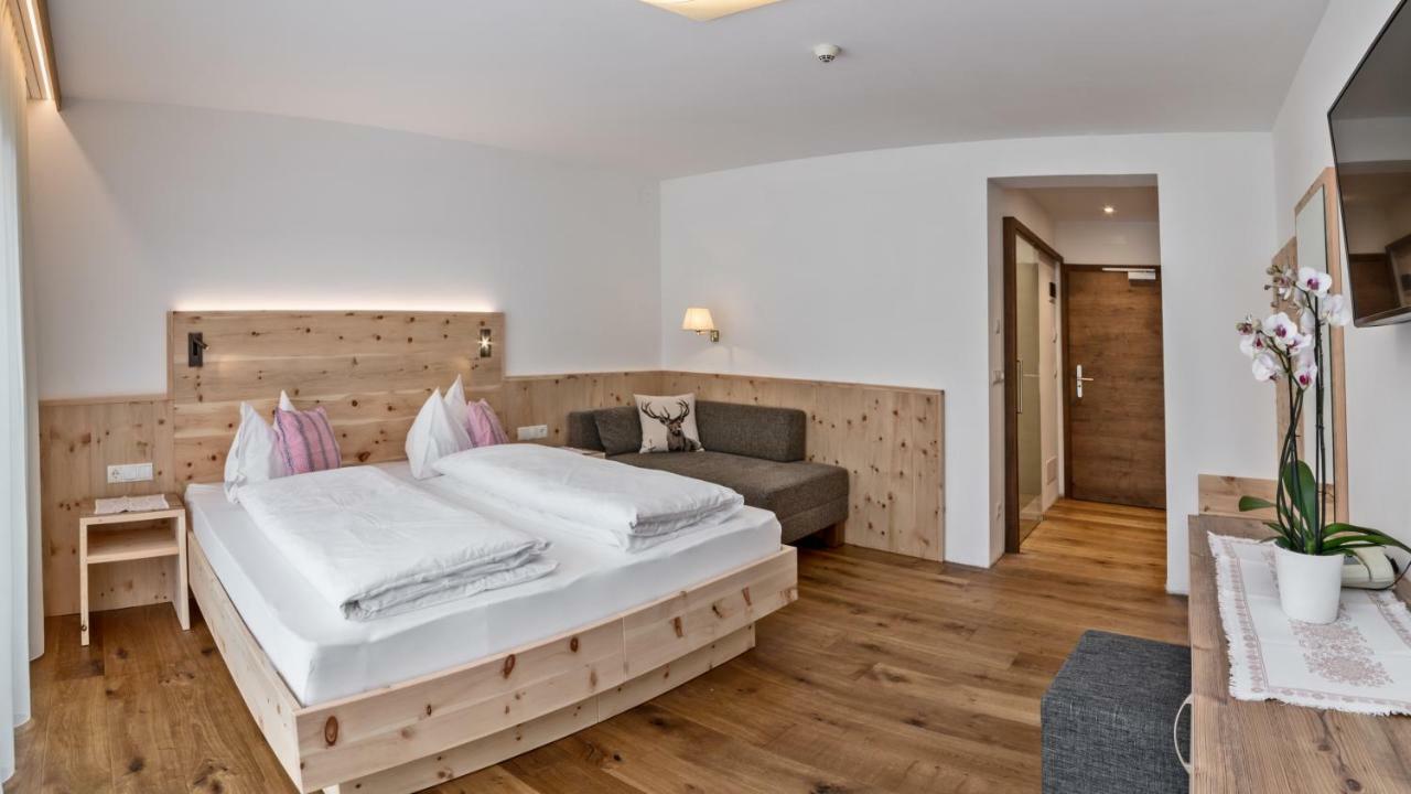 Hotel Moritz Dobbiaco Bagian luar foto