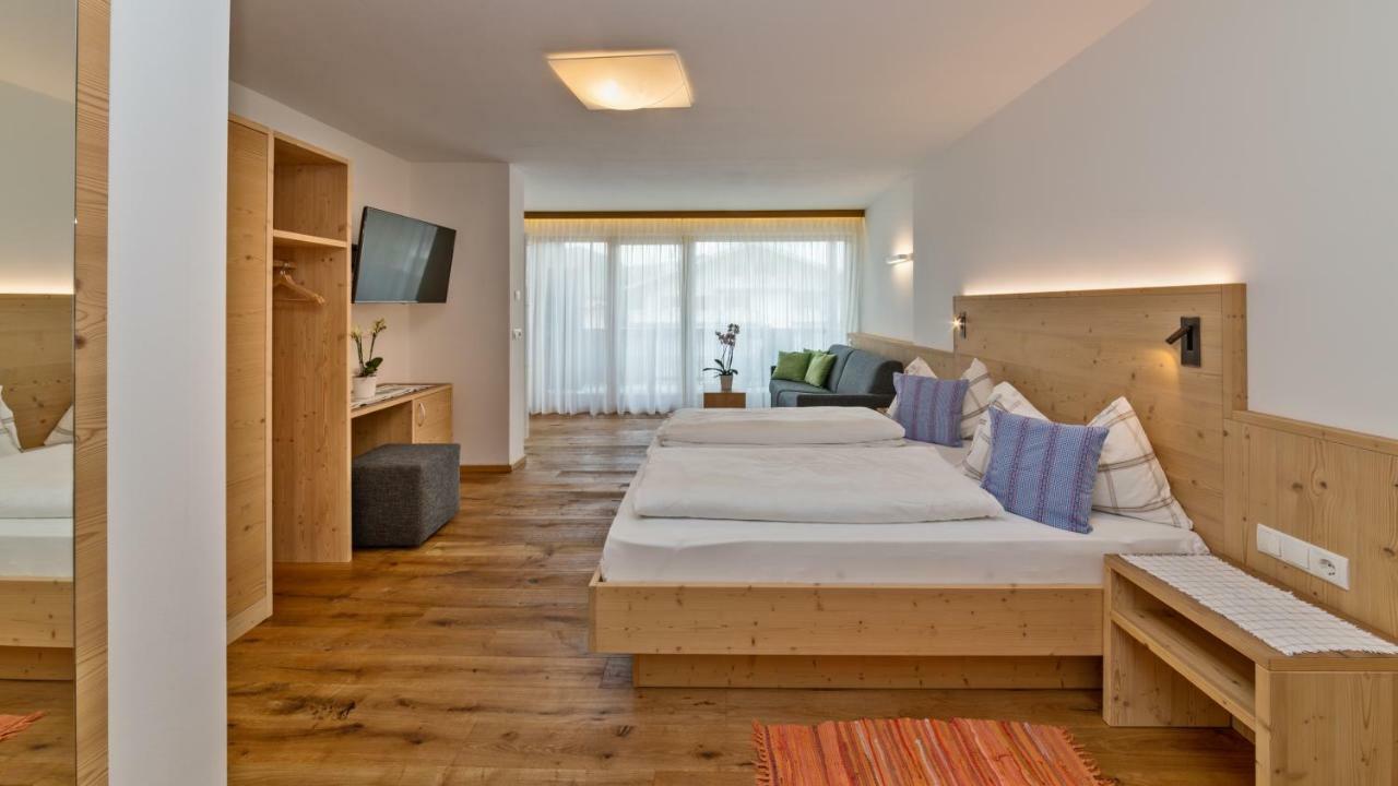 Hotel Moritz Dobbiaco Bagian luar foto