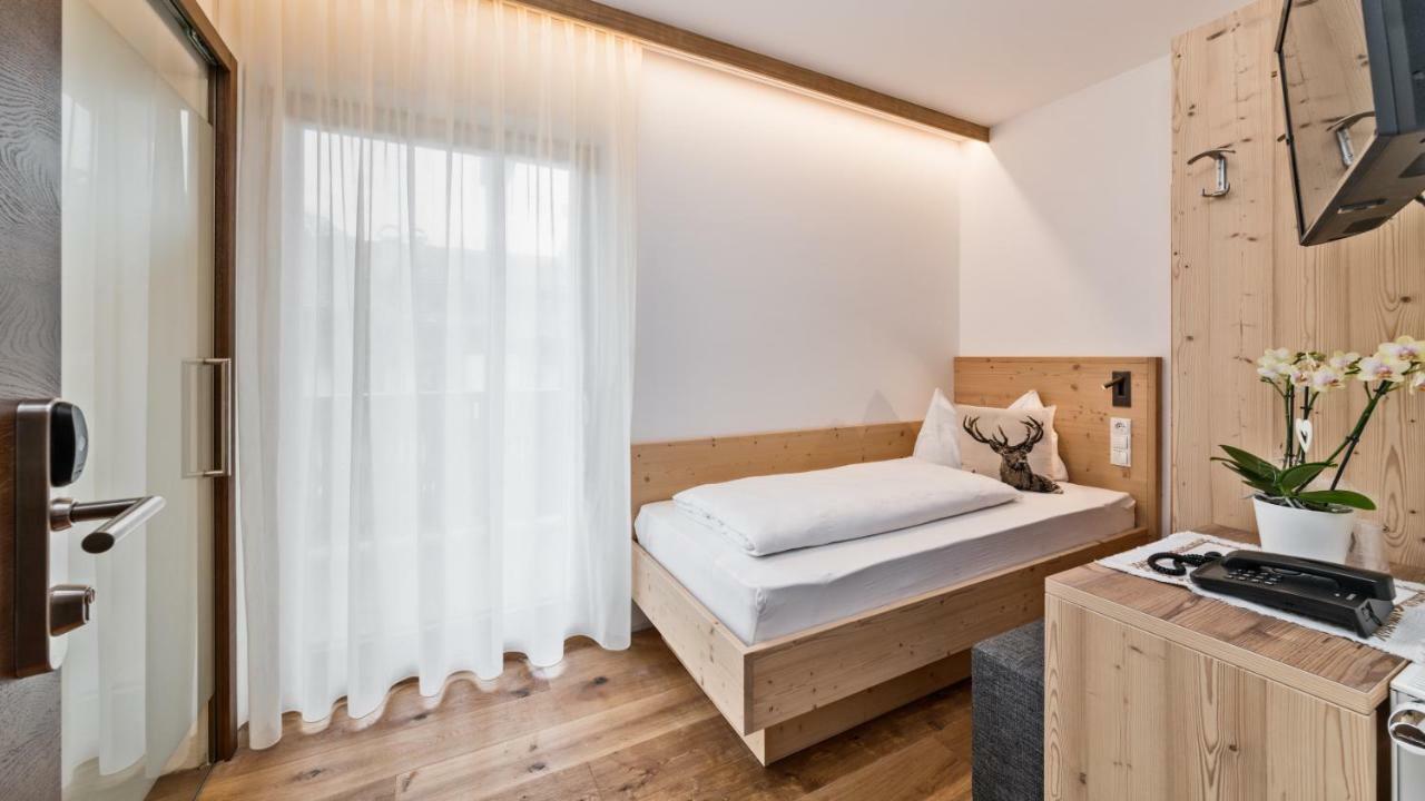 Hotel Moritz Dobbiaco Bagian luar foto