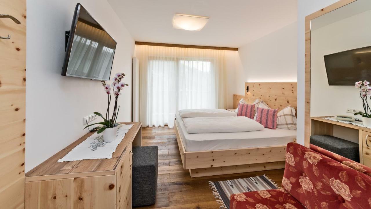 Hotel Moritz Dobbiaco Bagian luar foto