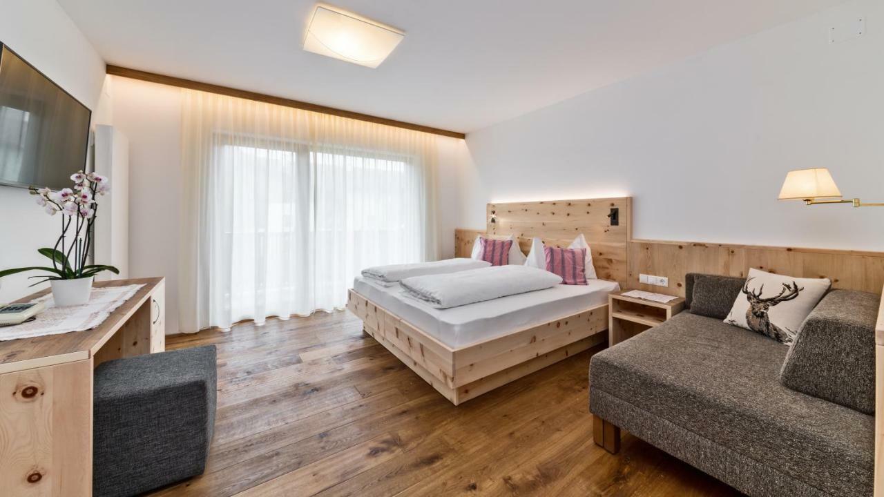 Hotel Moritz Dobbiaco Bagian luar foto