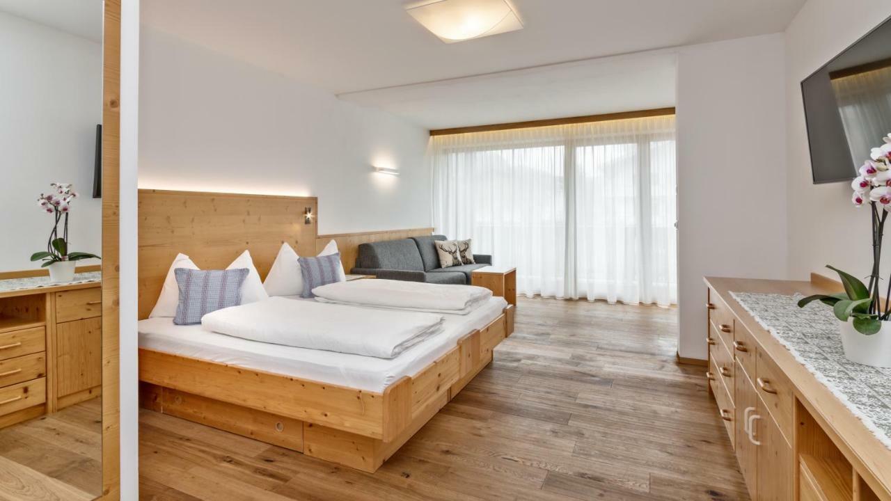 Hotel Moritz Dobbiaco Bagian luar foto